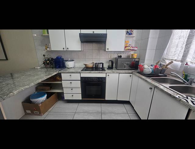 2 BEDROOM TOWNHOUSE FOR SALE IN ELANDSHAVEN